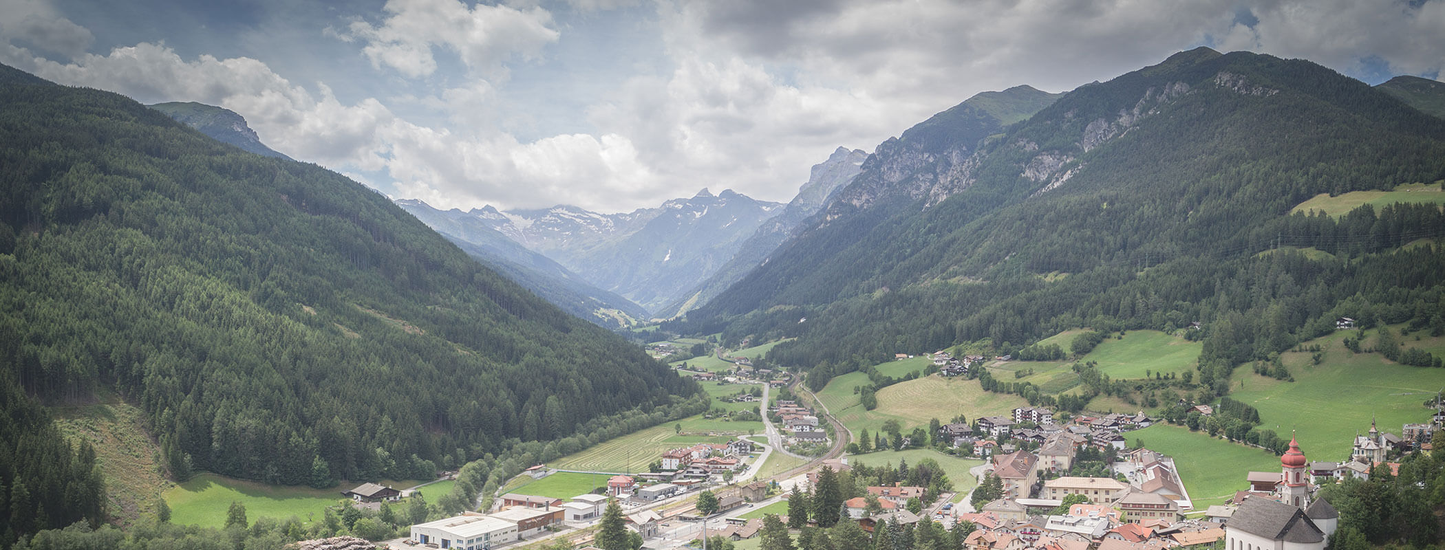 View over the Val di Fleres in summer with a view of the village below - Knappenhof B&B