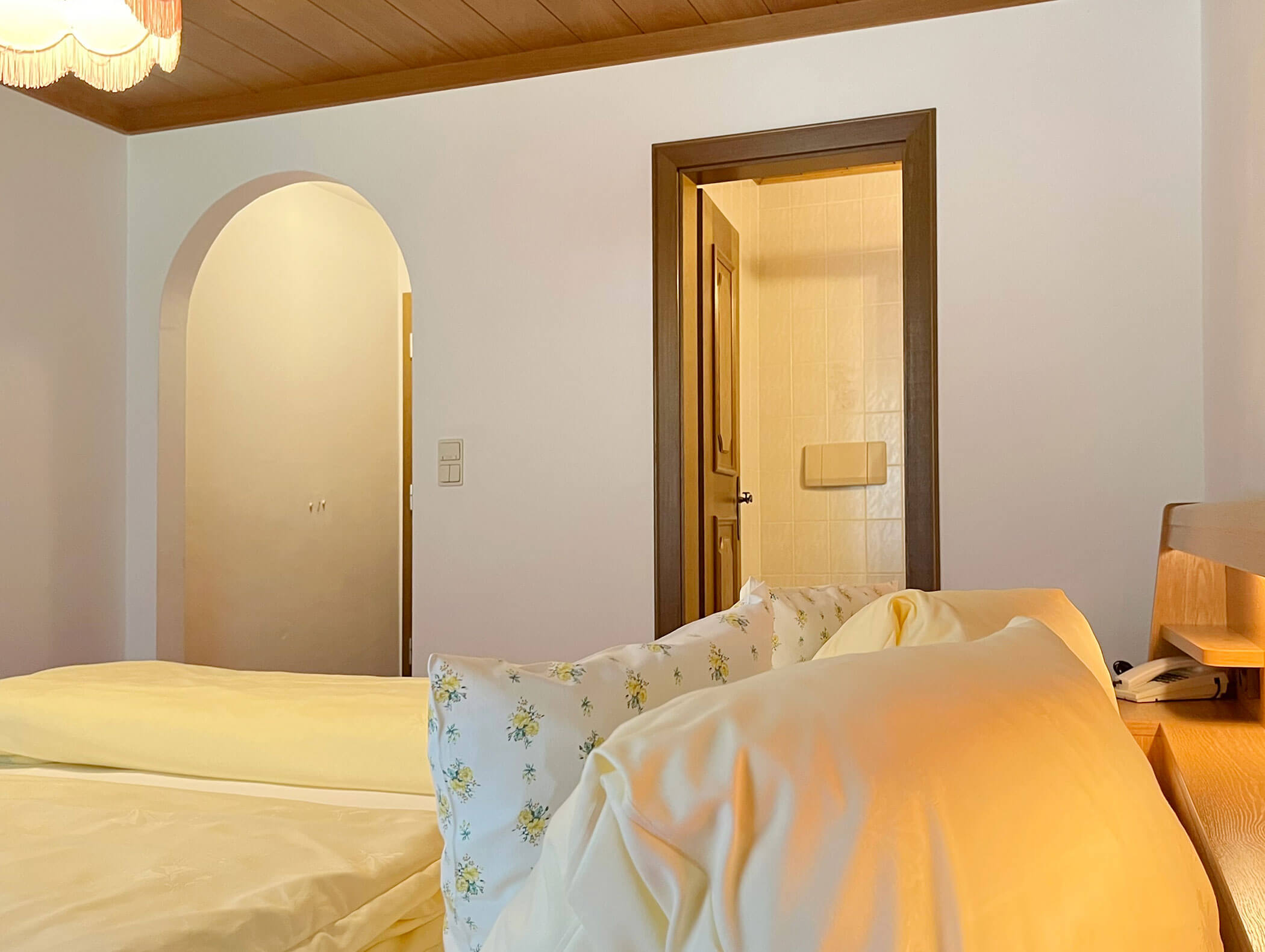 Double bed with yellow duvet cover from double room Ladurns - Knappenhof B&B