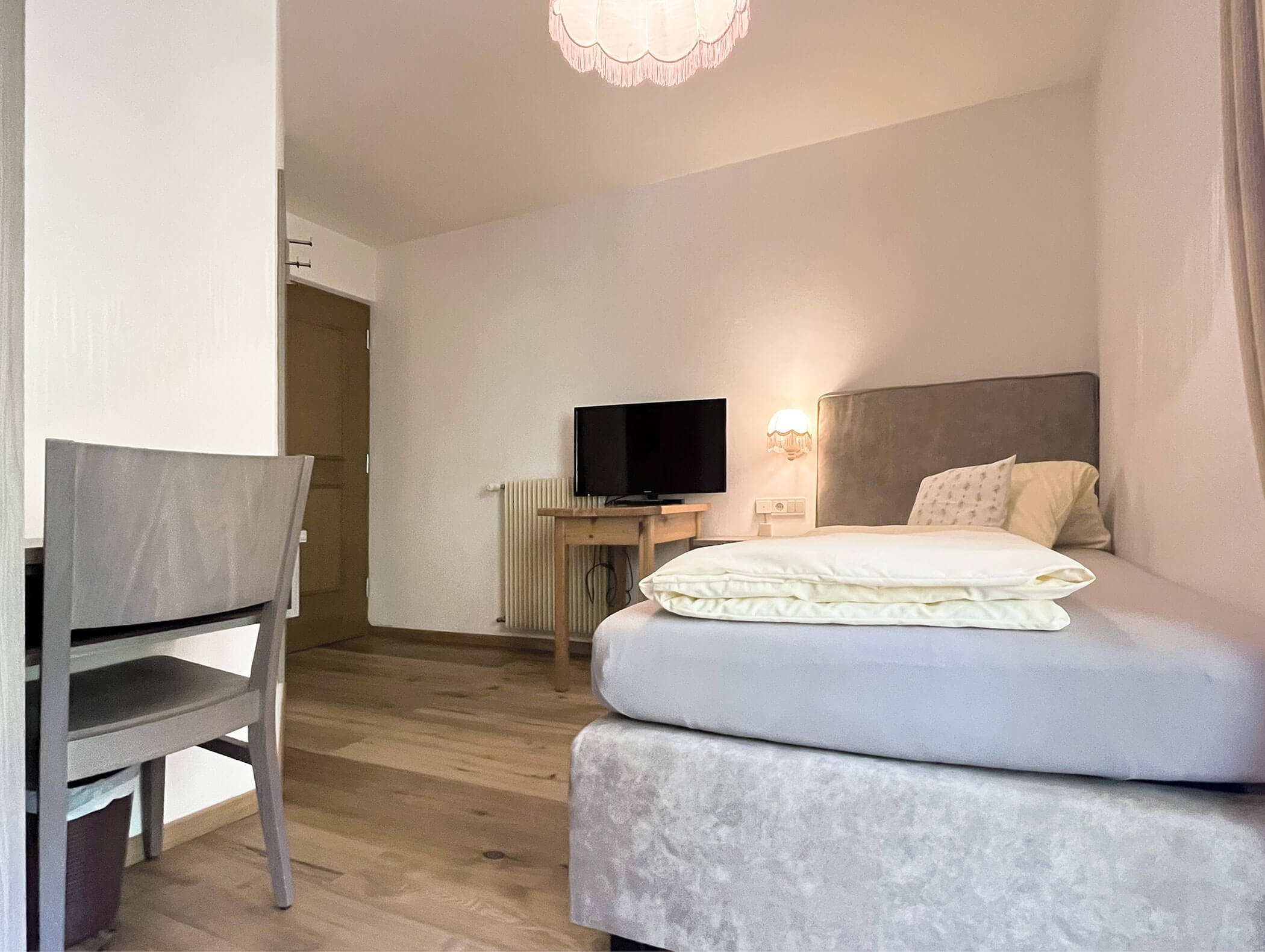 Bedroom of the single room Brennero - Knappenhof B&B